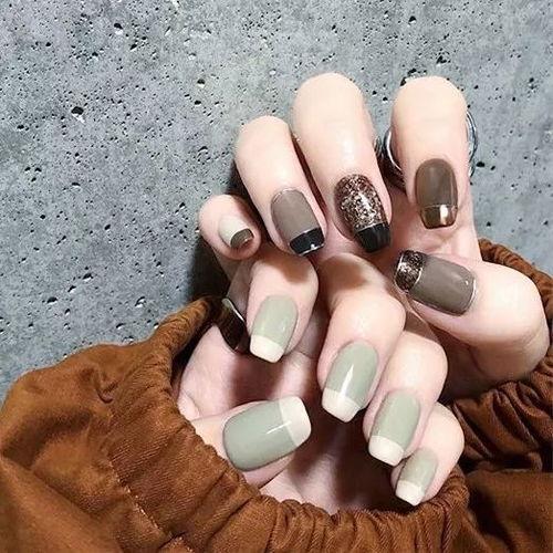 肉色美甲图片大全,自然优雅，尽显指尖风情