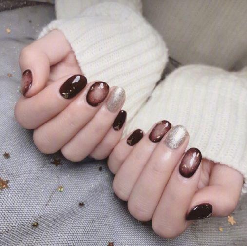 肉色美甲图片大全,自然优雅，尽显指尖风情