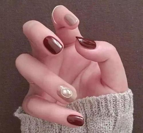 肉色美甲图片大全,自然优雅，尽显指尖风情
