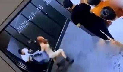 女人上厕所拉屎视频