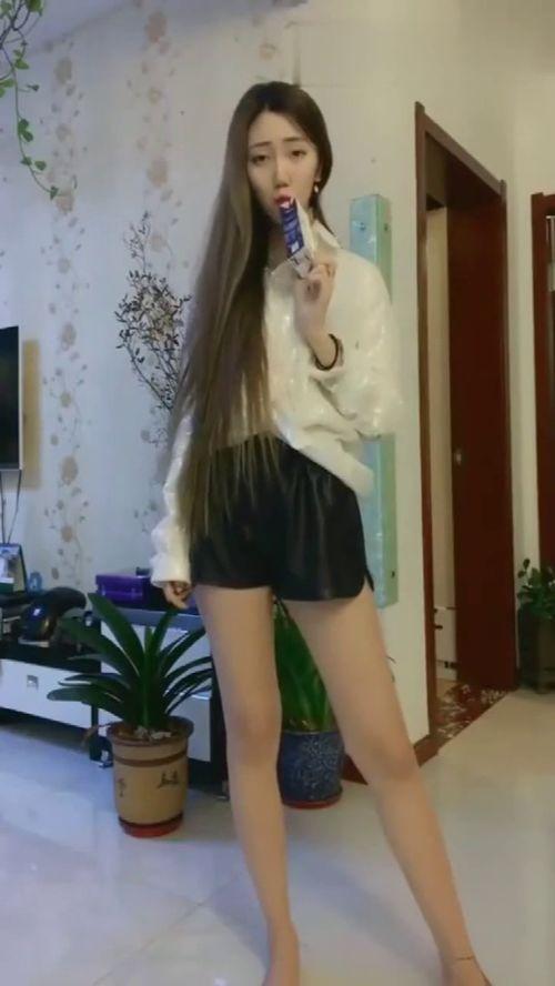 白袜脚视频,跟随视频领略独特舞姿魅力