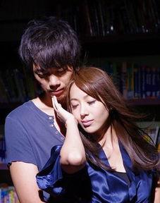 激烈亲吻床戏,激情床戏背后的情感纠葛